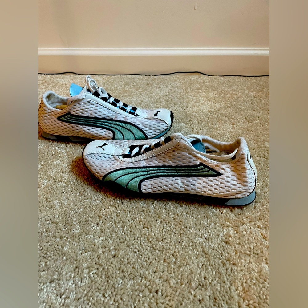 Women’s Puma shoes 👟.. size 7.. never wore .